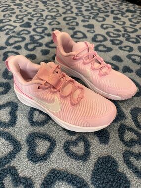 Nike Girl’s Star Runner Size 2.5 Pink New